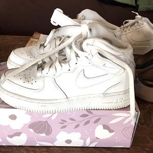 Nike Youth Air Force 1 high tops. Size 4. Gently used
